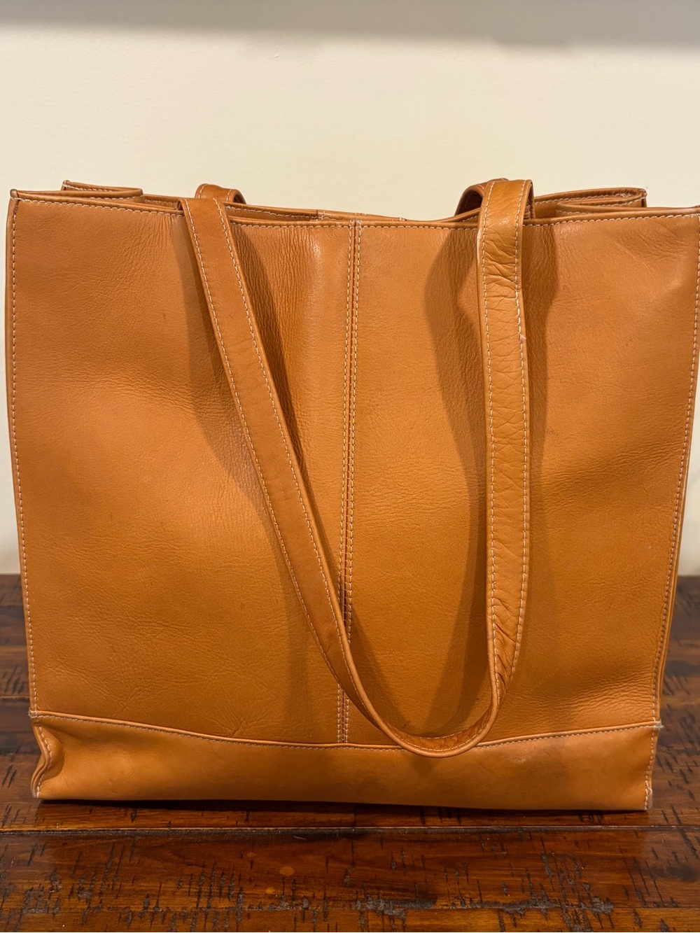 Le Donne brown Classic Women's Leather Tote Bag in Cognac handbag purse
